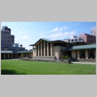 Jiyu Gakuen Girls’ School (1921), Tokyo, Japan, photo jmho, Wikipedia.JPG